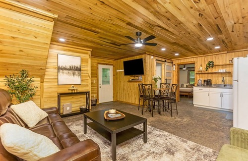 Rockbridge Cabin | Creekside Cabin in Hocking Hills. Hot Tub + Large Private Yard. Dog-friendly!