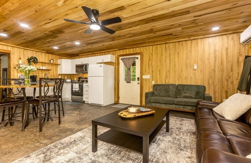 Rockbridge Cabin | Creekside Cabin in Hocking Hills. Hot Tub + Large Private Yard. Dog-friendly!
