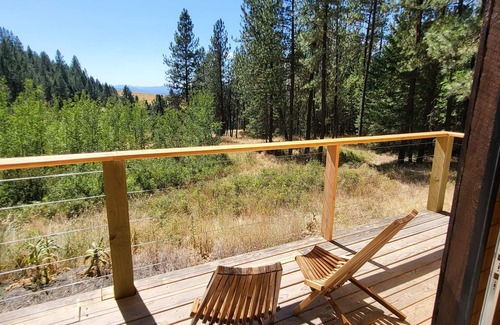 Rice Cabin | CreekSide Cabin - Secluded 1 bedroom Cabin built with Nature in mind