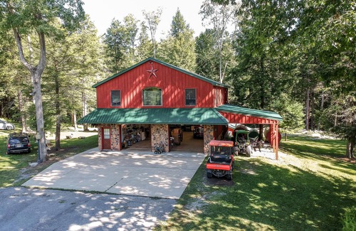 Clearfield Cabin | CREEKSIDE CABIN @ THE BEAR'S DEN 5 beds & 3 baths, 30 acres, trout stream & pond