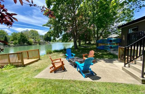 Kingsville House | Creekside Cottage - kayak, SUP, fishing, game room, steps to the beach