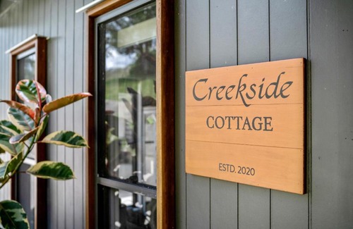 Perwillowen House | Creekside Cottage, pet friendly w pool