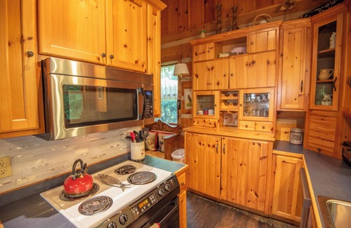 West Jefferson Cabin | Creekside Escape Private Log Home on Rushing Creek