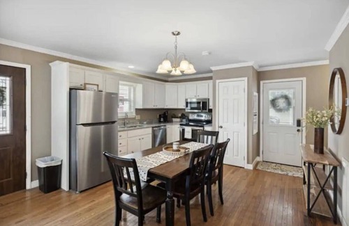 Gatlinburg Cottage | Creekside, Hot Tub, 2 King Beds, Walking Distance to Downtown, Great Parking!