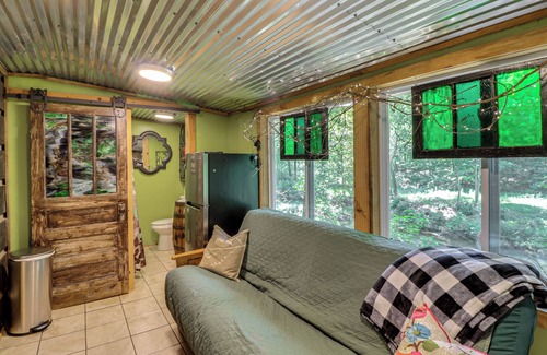 Summerville Cabin | Creekside Retreat w/Swimming Hole in Summerville