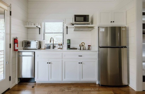 Pittman Center Cabin | Creekside Tiny Cabin - Fishing Lake - Groundhog Cabin