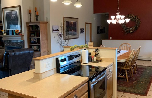 Florence House | Creekside Tranquility, Spacious Home & Property Within 20 Minutes From Missoula