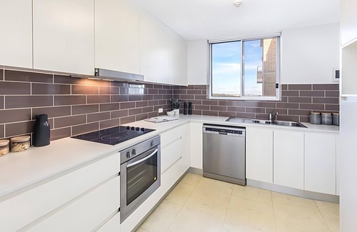 Neutral Bay Apartment | Cremorne- CRE31 Hampden Avenue - Spacious 1BR with Harbour Views Balcony Near Cremorne Neutral Bay