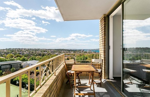 Neutral Bay Apartment | Cremorne- CRE31 Hampden Avenue - Spacious 1BR with Harbour Views Balcony Near Cremorne Neutral Bay