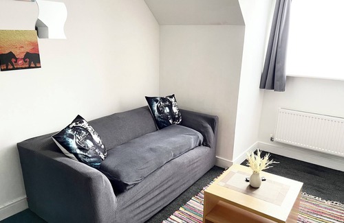 Chadwell Apartment | Crescent Loft Apartment - 1 Bedroom