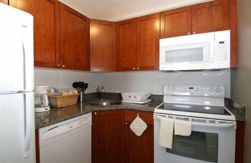 South Side Apartment | Crescent Suites Hotel