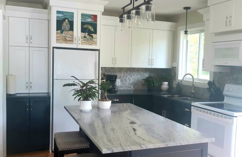 Bluewater Cottage | Crest Beach Lake House: 4-Season Getaway Between Bayfield and Grand Bend!