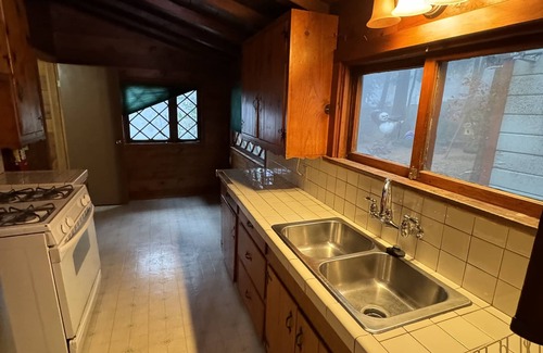 Crestline Hotel | Crest Lodge Historic Mountain Inn