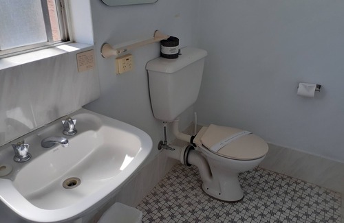 Queanbeyan Hotel | Crest Motor Inn