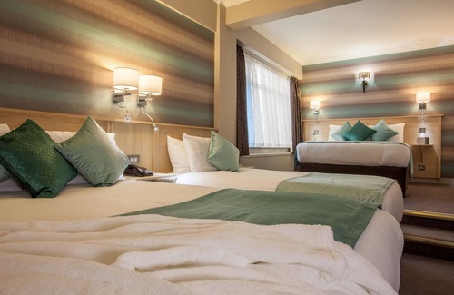 Trafford Hotel | Cresta Court Hotel