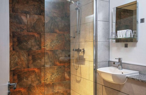 Trafford Hotel | Cresta Court Hotel