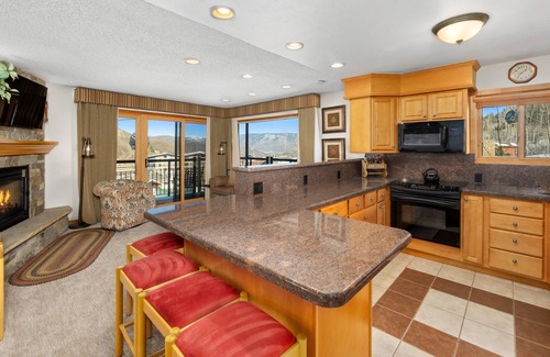 Snowmass Village Condo | Crestwood 2217 Deluxe 2 Bedroom Grand