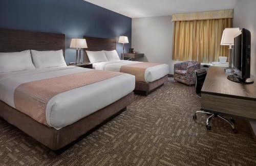 Hinton Hotel | Crestwood Hotel
