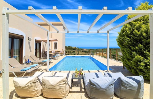 Kournas Villa | Cretan Sunny Villa Heated Pooln