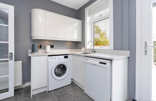 Pilton Apartment | Crewe Apartment - Stylish 2 bedroom apt, Garden, Free parking, Edin City
