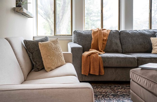 Como House | Crimson Cottage - 3BR & short walk to Lake Como!