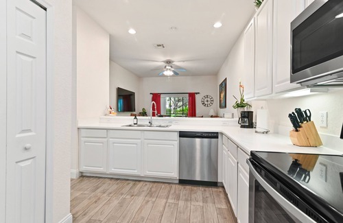 Bahama Bay Villa | Cristina's Tropical Villa/Just Minutes to Disney!