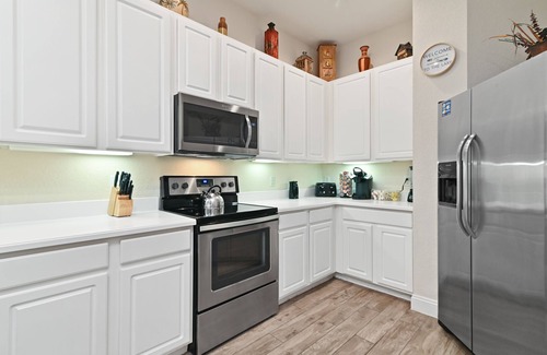 Bahama Bay Villa | Cristina's Tropical Villa/Just Minutes to Disney!
