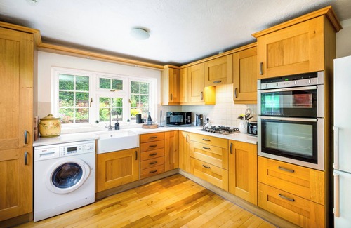 Winterbourne Earls House | Croft House Sleeps 14 Country Views & HOT TUB