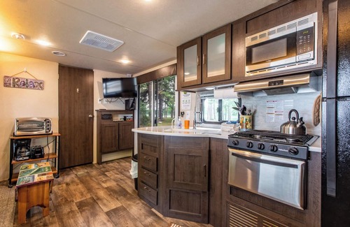 Nevis House | Crooked camper with stunning views just steps from the lake