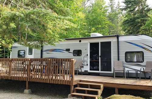 Nevis House | Crooked camper with stunning views just steps from the lake
