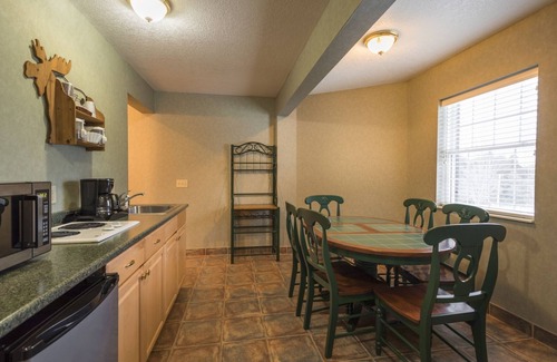 Alanson Hotel | Crooked River Lodge