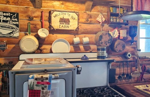 Richmondville Cabin | Cross Hill Getaway - Log Cabin & Glamping Retreat