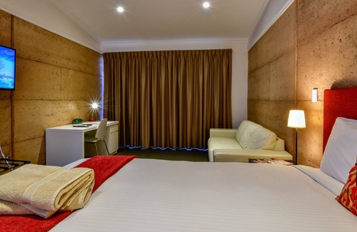 Port Augusta West Hotel | Crossroads Ecomotel