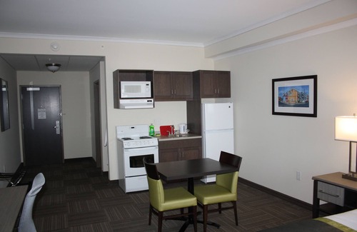 Paradise Hotel | Crossroads Inn & Suites