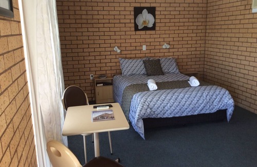 Cobar Hotel | Crossroads Motel