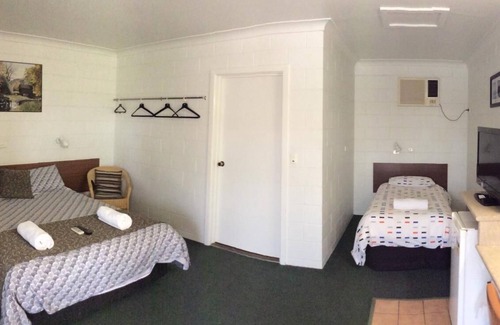 Cobar Hotel | Crossroads Motel