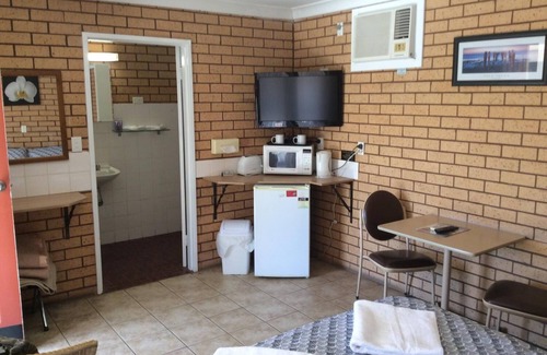 Cobar Hotel | Crossroads Motel