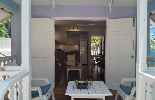 Hastings Cottage | Crotona Garden Lower Cottage 1 Bed Apt, Pool, Lush, Tropical, 2 Min Walk to Sea