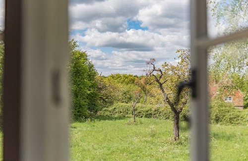 Faversham Cottage | Crow Cottage by Bloom Stays - sleeps 2 guests in 1 bedroom