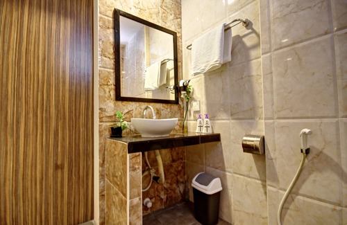 Dhiffushi Hotel | Crown Beach Villas Bikini Beach