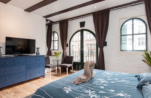 Burgwallen Nieuwe Zijde House | Crown Guesthouse Amsterdam