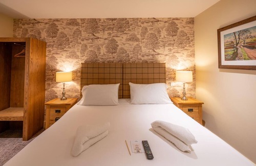 Nettleton Hotel | Crown Inn