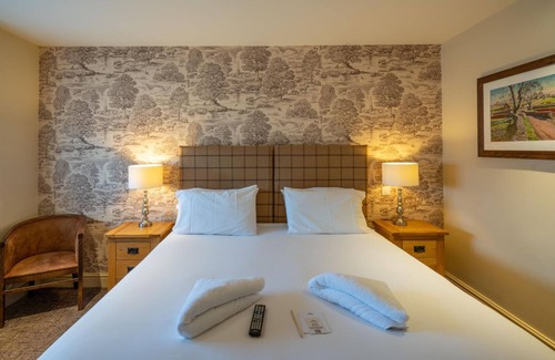 Nettleton Hotel | Crown Inn