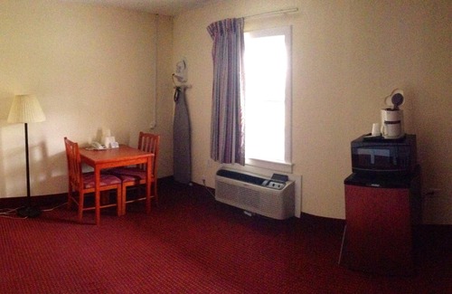 Yorktown Hotel | Crown Inn Motel