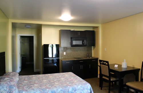 Yorktown Hotel | Crown Inn Motel