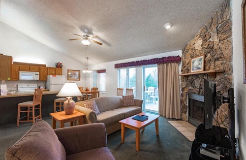 Drums Hotel | Crown Resorts at The Poconos