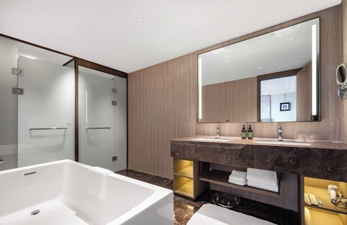 Haishu Hotel | Crowne Plaza City Center Ningbo by IHG