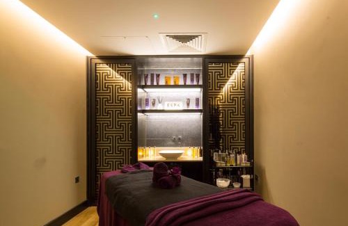 Seer Green Hotel | Crowne Plaza Gerrards Cross by IHG