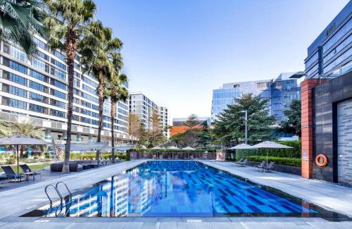 Huadu Hotel | Crowne Plaza Guangzhou Huadu by IHG - Free Shuttle bus between hotel to Exhibition Center During Canton Fair