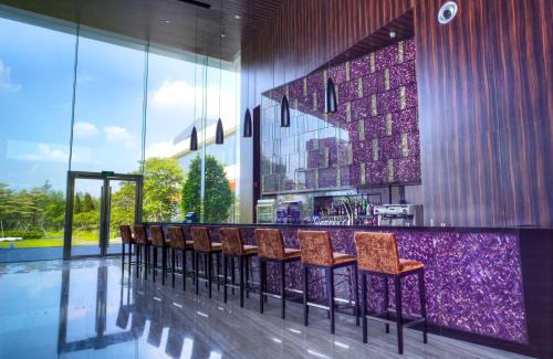 Huadu Hotel | Crowne Plaza Guangzhou Huadu by IHG - Free Shuttle bus between hotel to Exhibition Center During Canton Fair